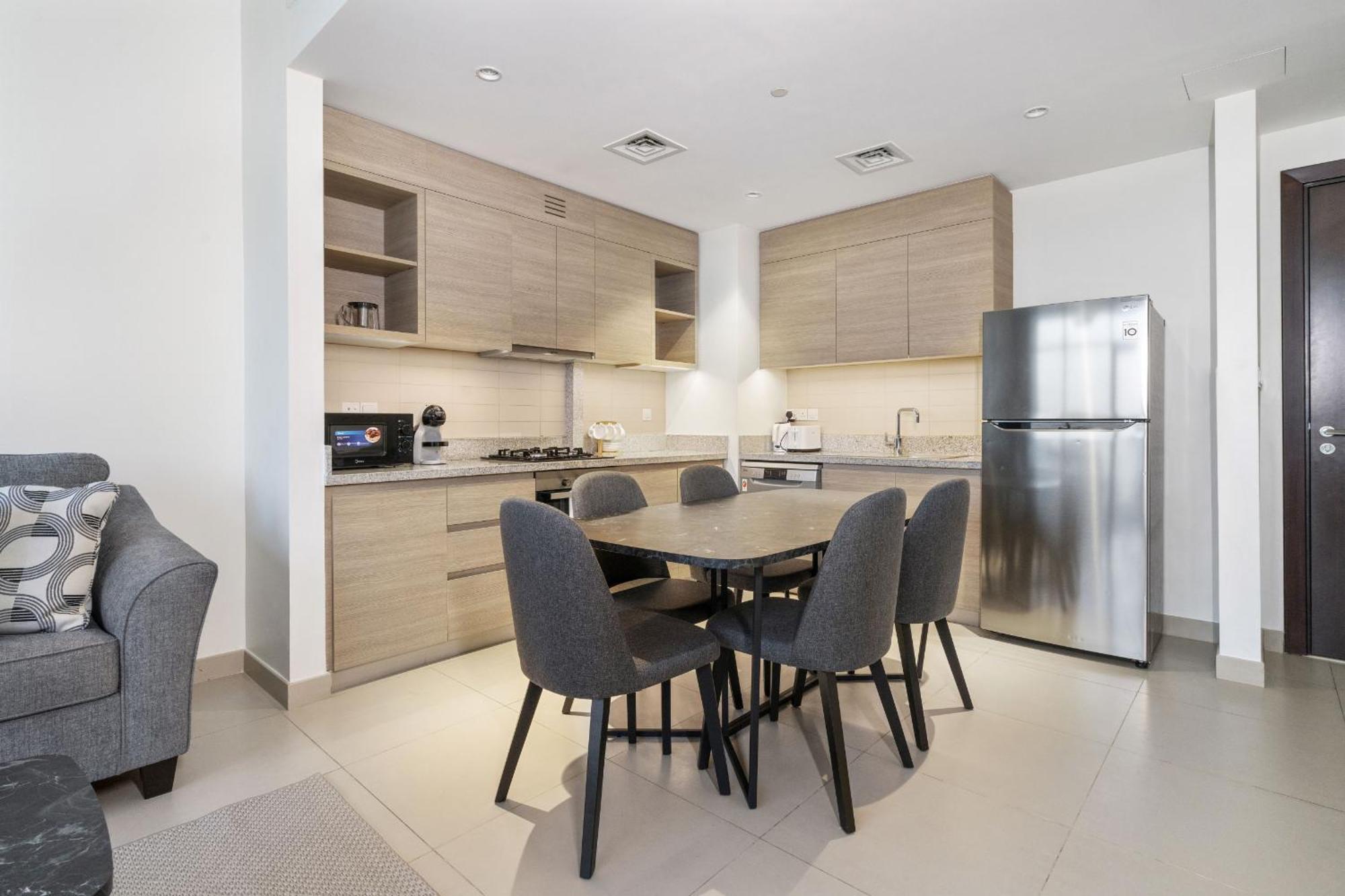 Vayk - Idyllic Two Bedroom With A Park View In Hills Apartment *