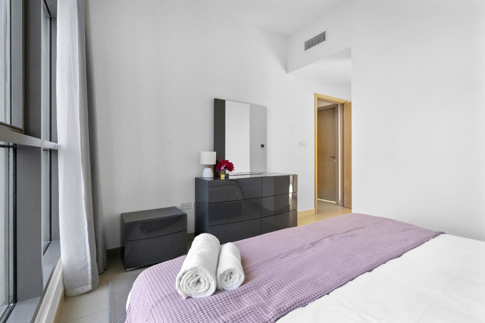 Vayk - Idyllic Two Bedroom With A Park View In Hills Apartment
