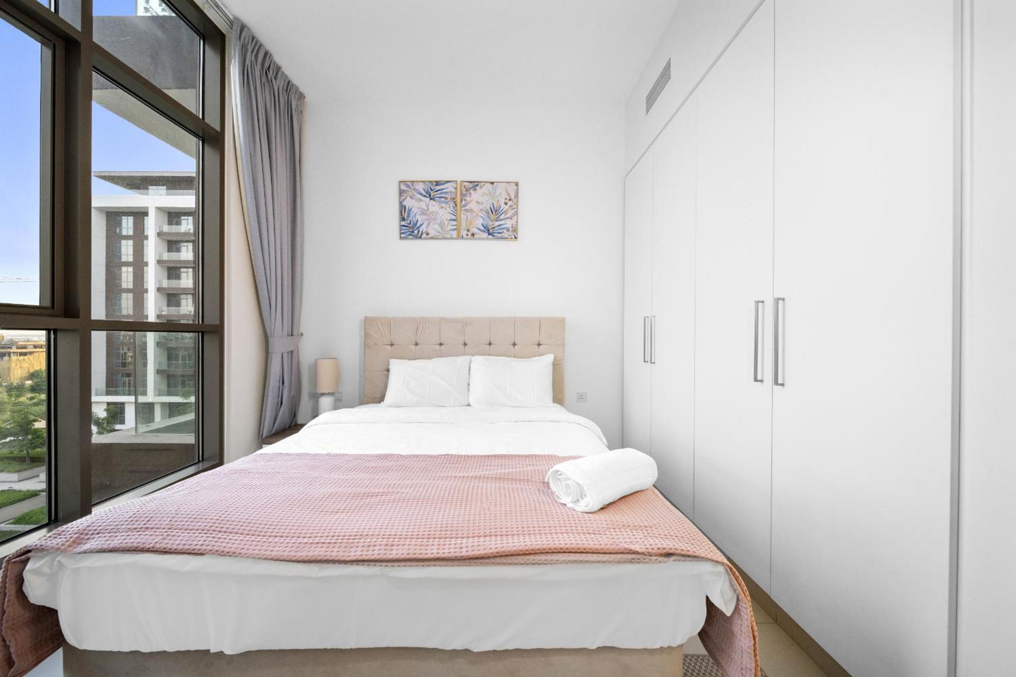 Vayk - Idyllic Two Bedroom With A Park View In Hills Apartment