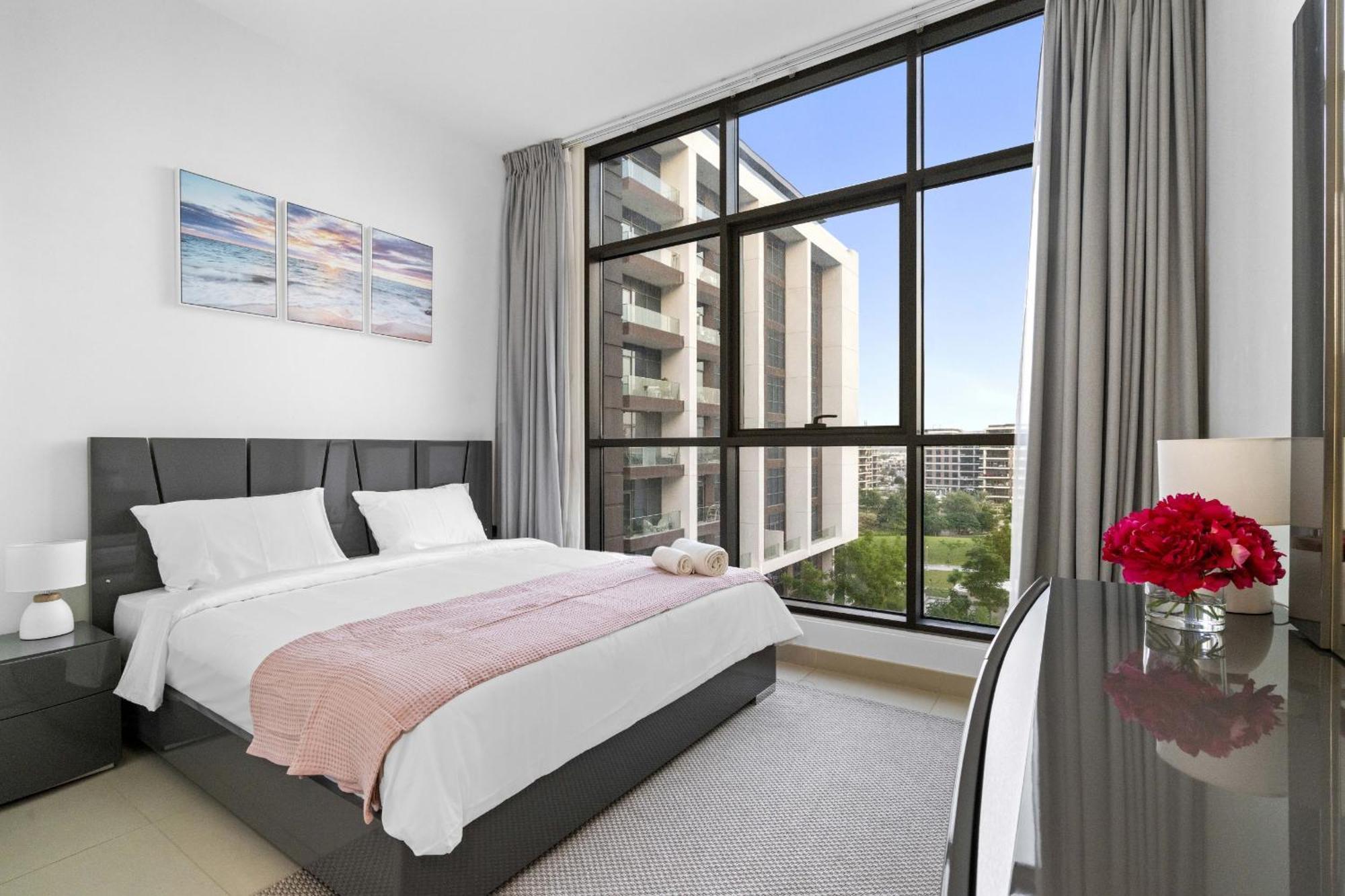 Vayk - Idyllic Two Bedroom With A Park View In Hills Apartment Dubai
